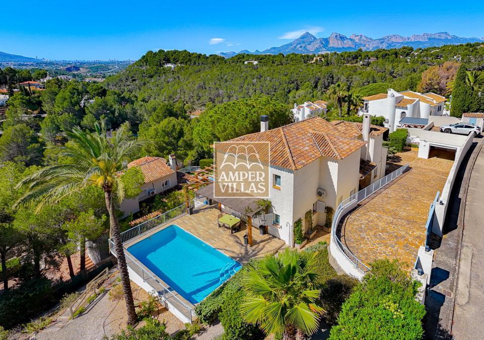 A beautiful villa combining privacy, luxury and comfort.